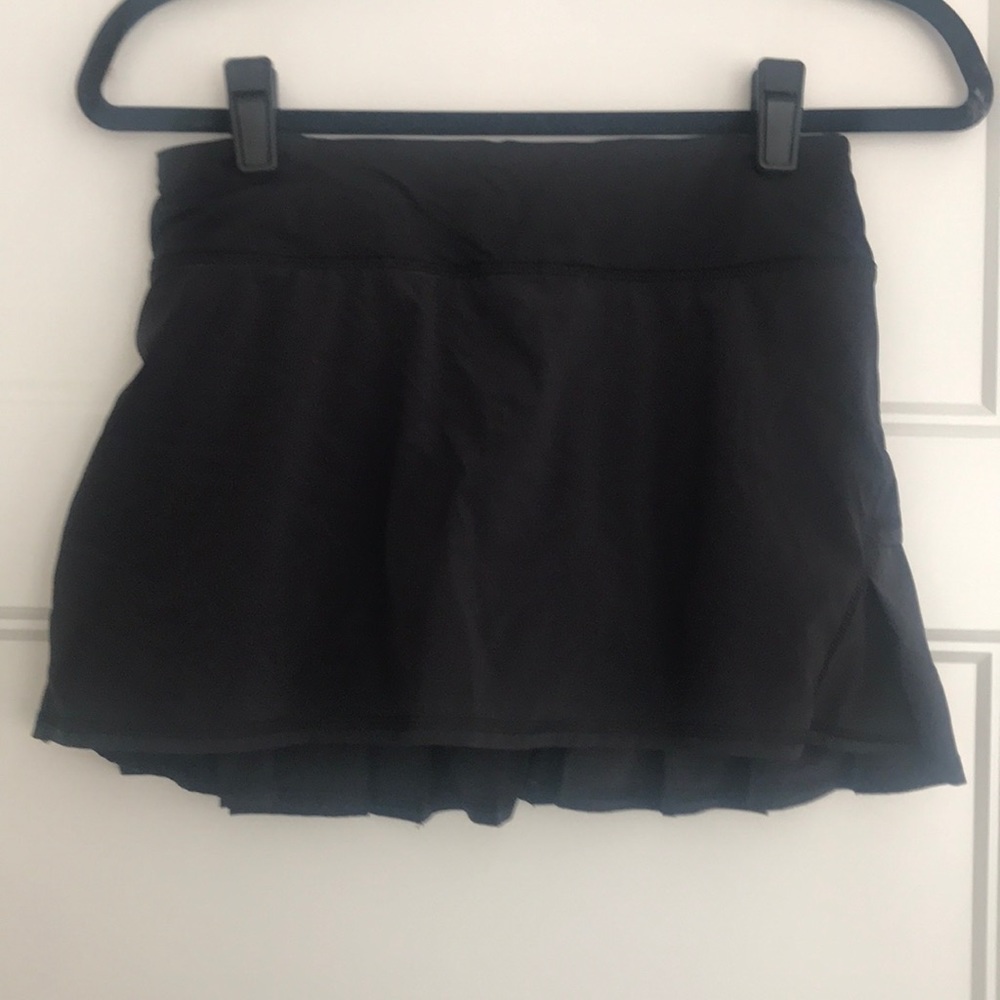 Black ruffle back Lululemon skirt